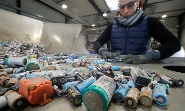 Sorting spent lithium-ion batteries for recycling